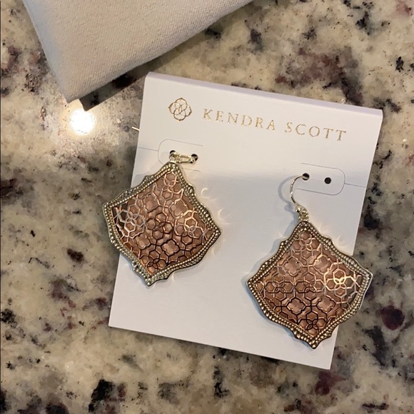 New Kendra Scott rose and yellow gold earrings - Picture 1 of 3